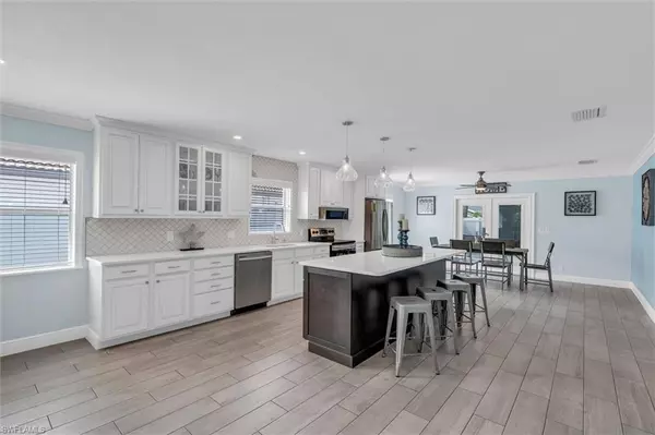 Naples, FL 34108,607 102nd AVE N