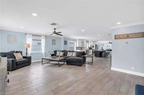 Naples, FL 34108,607 102nd AVE N