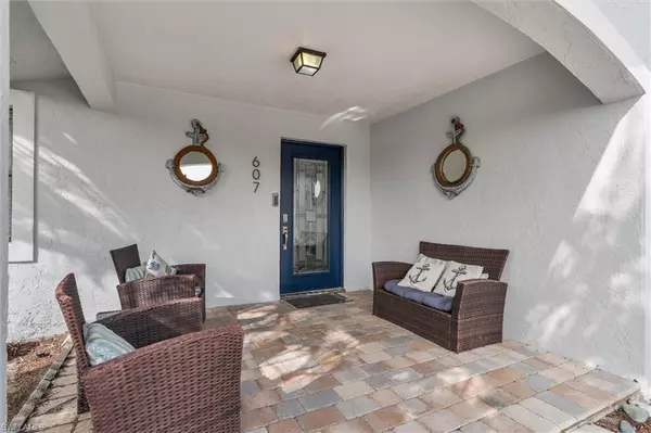 Naples, FL 34108,607 102nd AVE N