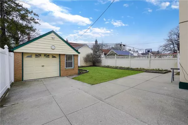 Queens, NY 11358,46-08 196th ST