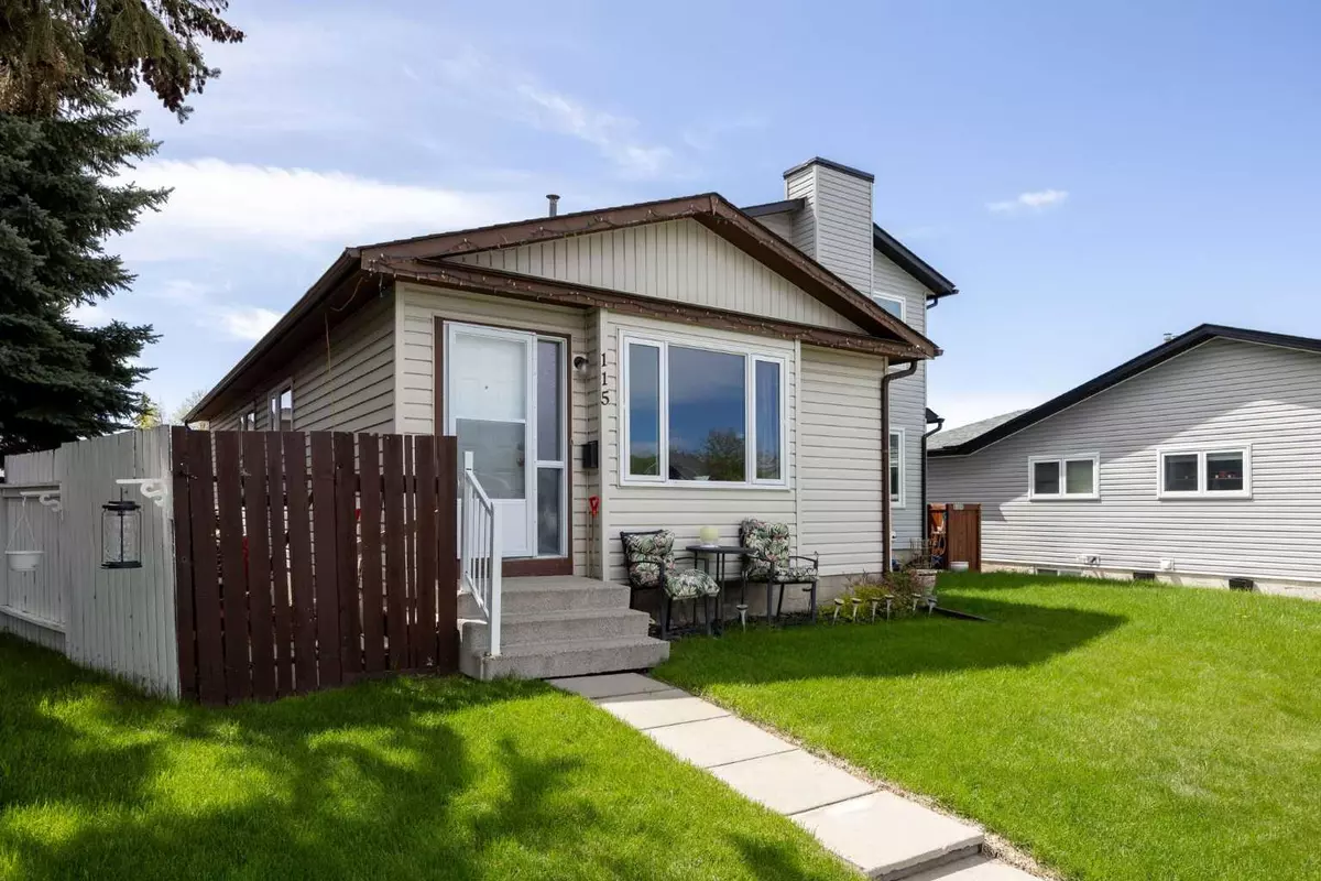 Calgary, AB T2J 6B6,115 Deerview CT SE