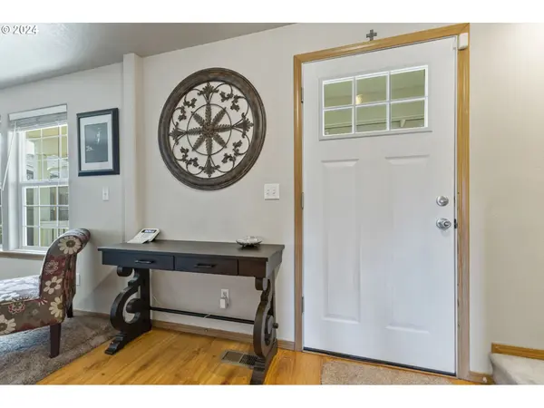 372 ELMA CT NE, Salem, OR 97301