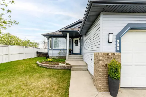 Airdrie, AB T4B 2S3,903 Woodside WAY NW