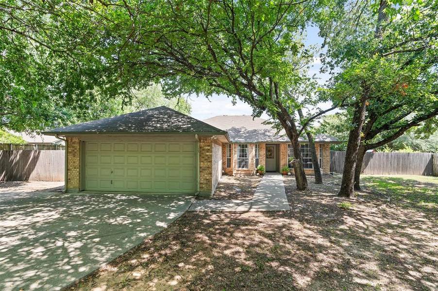 104 Shahan Drive, Shady Shores, TX 76208