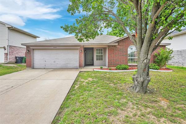 5540 White Dove Drive,  Arlington,  TX 76017