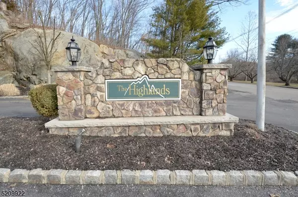 62 Mountainside Dr #62, Pompton Lakes Boro, NJ 07442