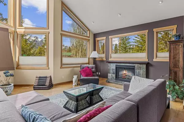 Canmore, AB T1W3M5,506 5 AVE