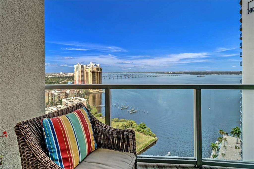 Fort Myers, FL 33916,3000 Oasis Grand BLVD 2205