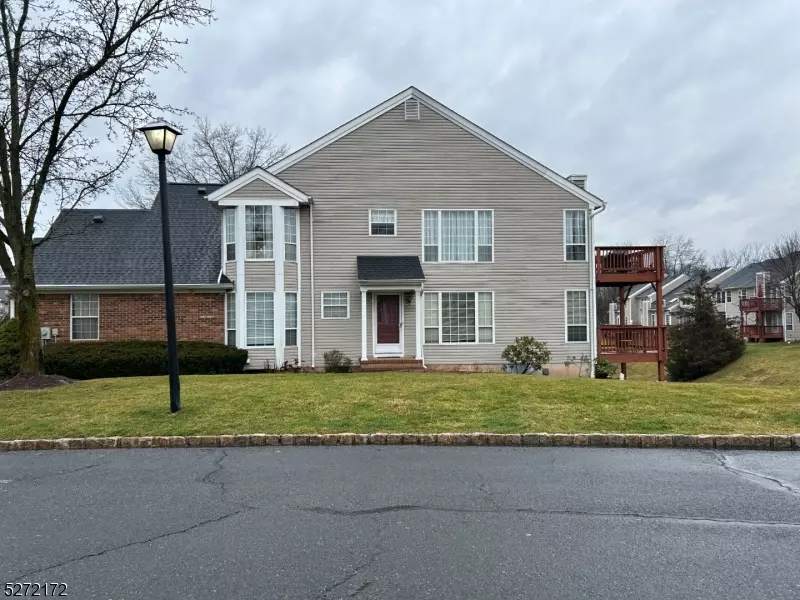 142 Buttercup Ct, Readington Twp., NJ 08889