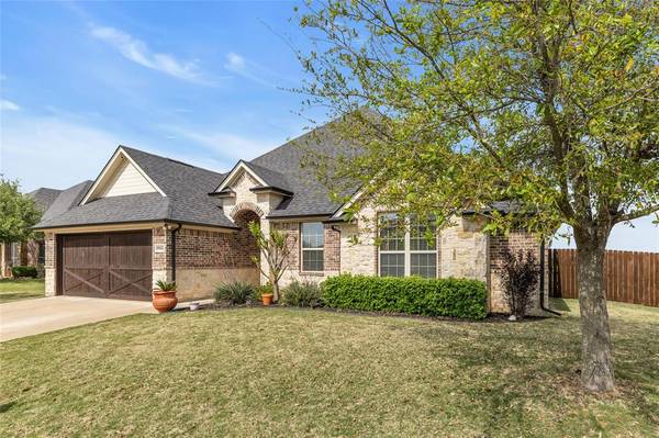 2922 Willow Ridge Circle, Granbury, TX 76049