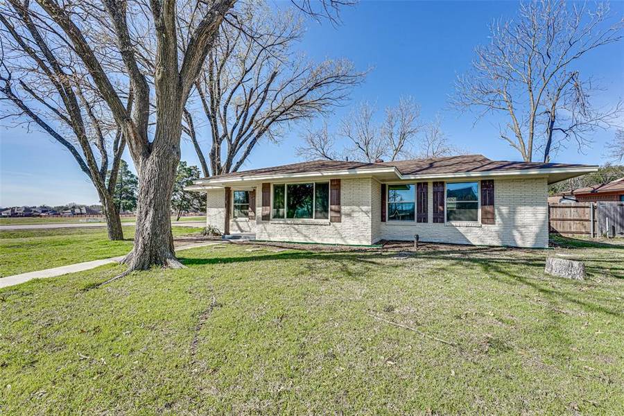 1400 Country Club Road, Ennis, TX 75119