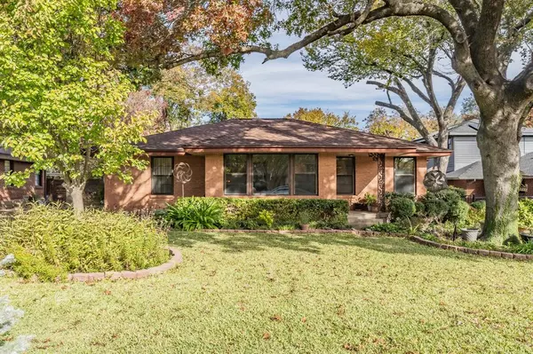 2711 Southwood Drive, Dallas, TX 75233