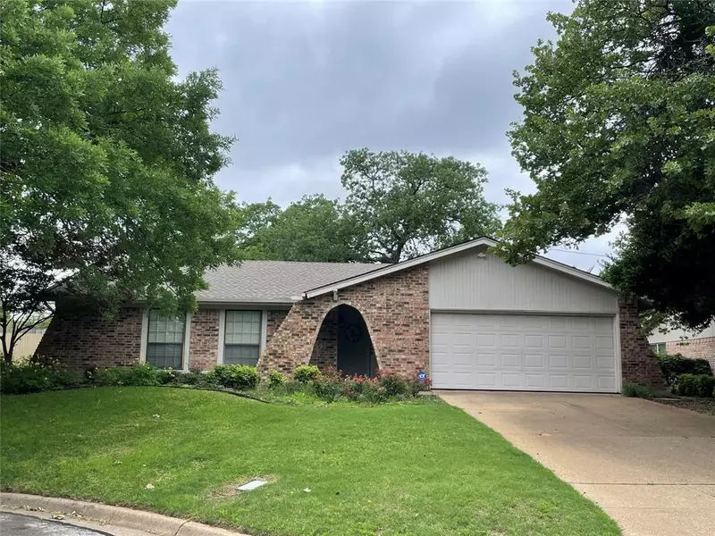 1500 Laurel Drive, Arlington, TX 76012