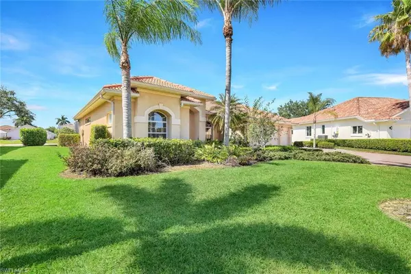 Naples, FL 34104,5014 Old Pond DR