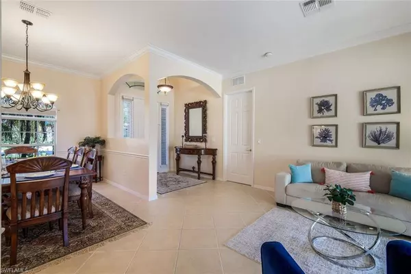 Naples, FL 34104,5014 Old Pond DR