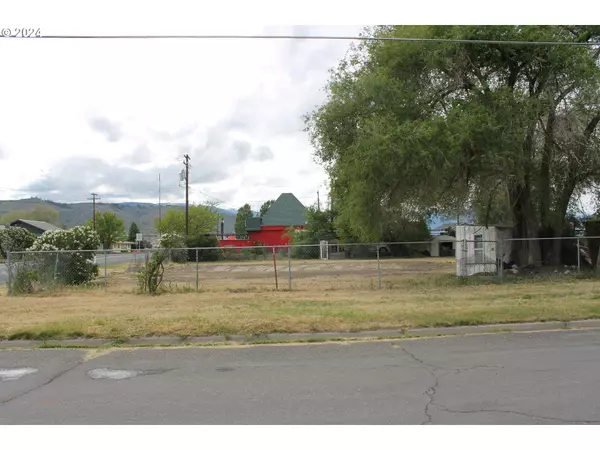 Baker City, OR 97814,2815 E ST