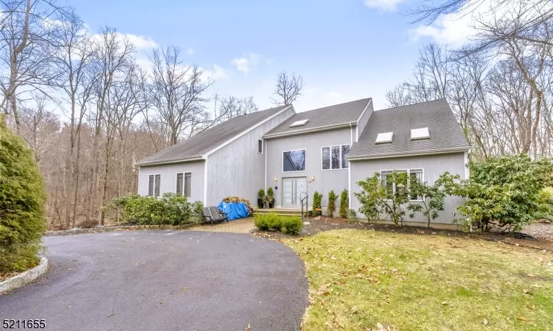 79 Pinewood Dr, Ringwood Boro, NJ 07456