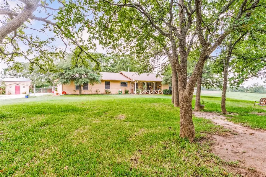 497 County RD 3573, Paradise, TX 76073