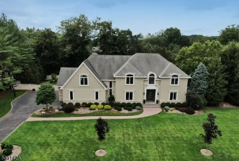 Old Tappan Boro, NJ 07675,1 Pine Grove Ct