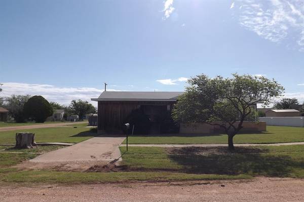 111 SW Avenue G, Hamlin, TX 79520