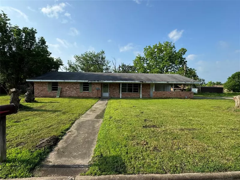 706 W 5TH, Clarksville, TX 75426