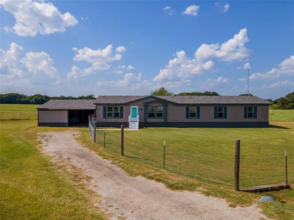 300 Kickapoo Court, Lipan, TX 76462