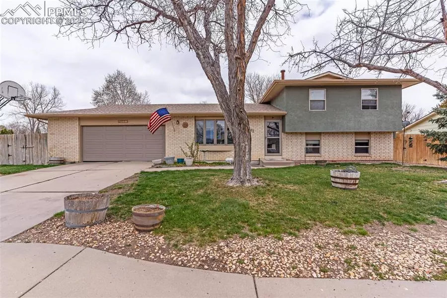 4201 Blueflax DR, Pueblo, CO 81001