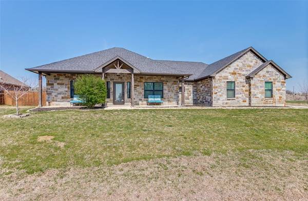 525 Port O Call Drive,  Runaway Bay,  TX 76426