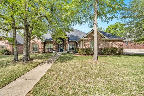 1922 Old Oak, Tyler, TX 75703