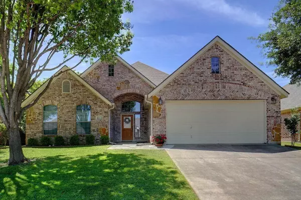 8313 Estandarte Court, Benbrook, TX 76126