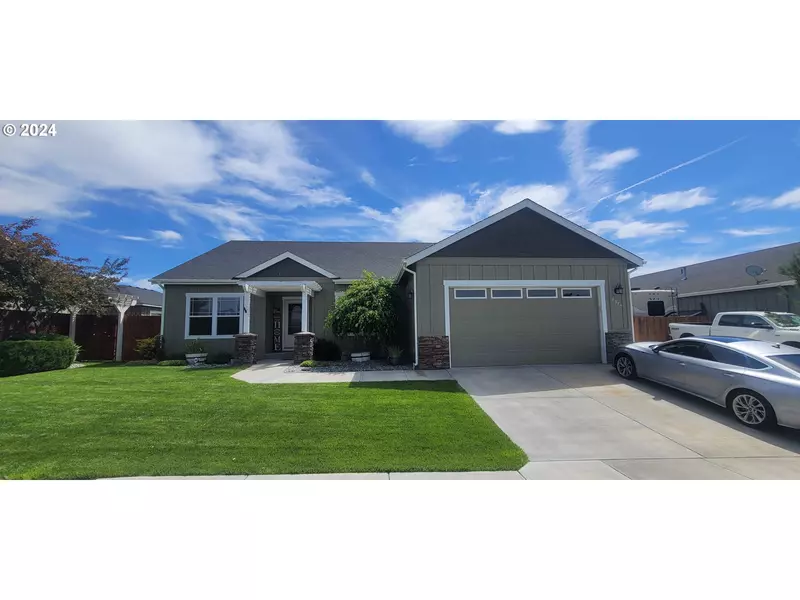 2374 NW OVERLOOK DR, Hermiston, OR 97838