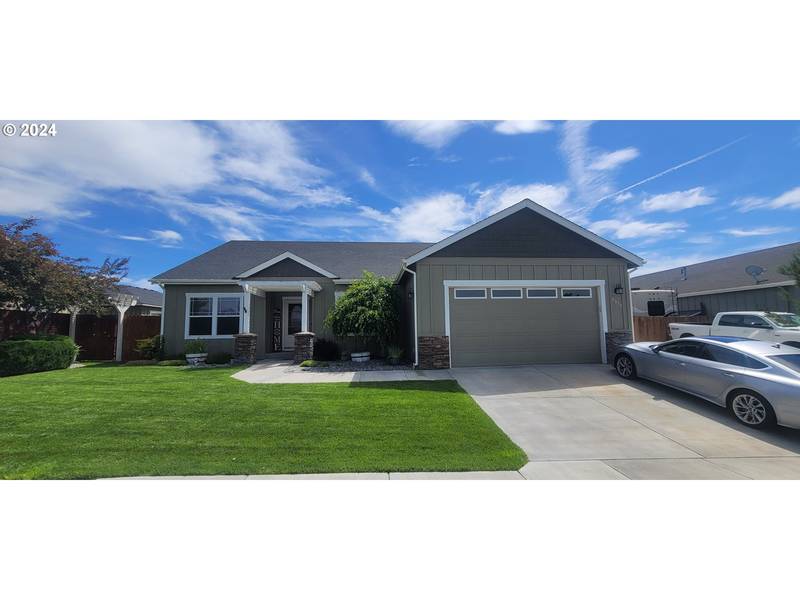 2374 NW OVERLOOK DR, Hermiston, OR 97838