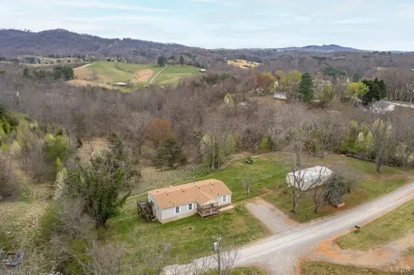 Vinton, VA 24179,1105 Veteran RD