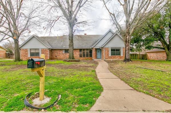 831 S Ridgeway Drive, Cleburne, TX 76033