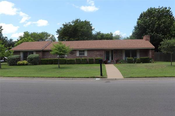 1006 Berkley Drive, Cleburne, TX 76033