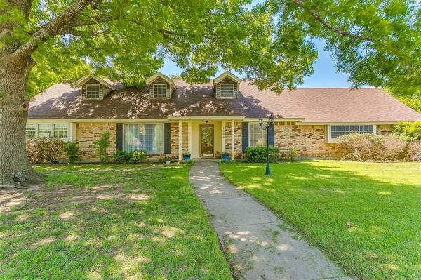 1004 Berkley Drive, Cleburne, TX 76033