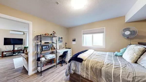 Medicine Hat, AB T1C4X2,1616 Saamis DR NW #118