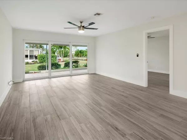 Naples, FL 34112,390 Palm DR 3