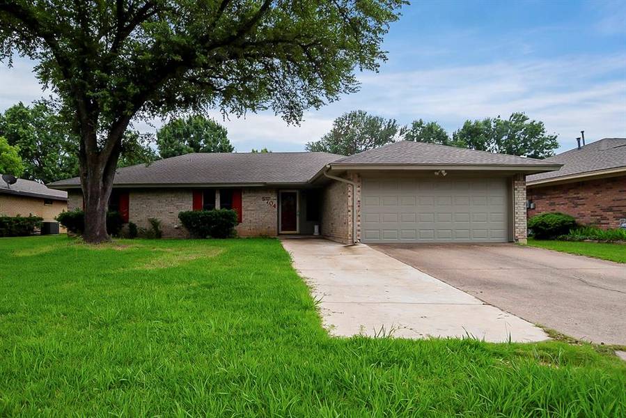 5704 Arbor Valley Drive, Arlington, TX 76016