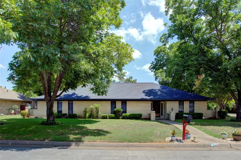 Arlington, TX 76016,5701 Arbor Valley Drive