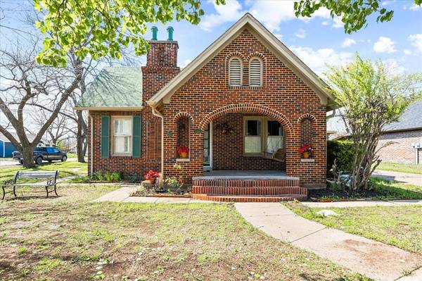 209 S Bond Street, Whitewright, TX 75491