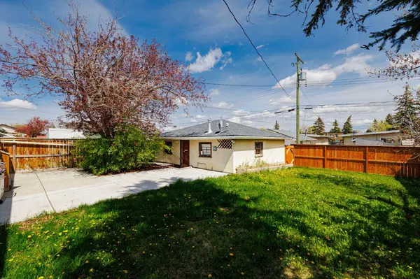 Calgary, AB T2K 3S7,6324 Travois CRES NW