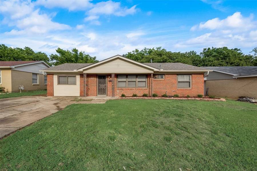 1629 Inglewood Drive, Grand Prairie, TX 75051