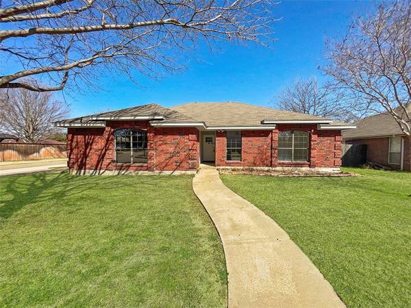 931 Fiero Drive, Arlington, TX 76001