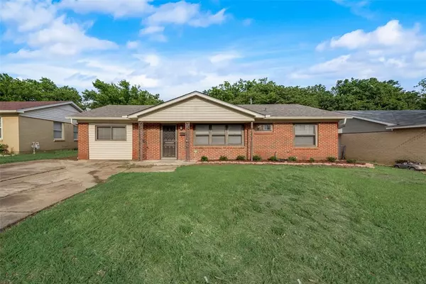 1629 Inglewood Drive, Grand Prairie, TX 75051