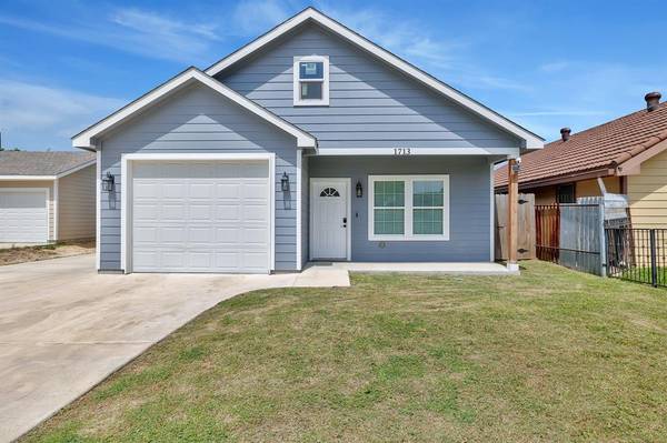 1713 E Davis Avenue, Fort Worth, TX 76104