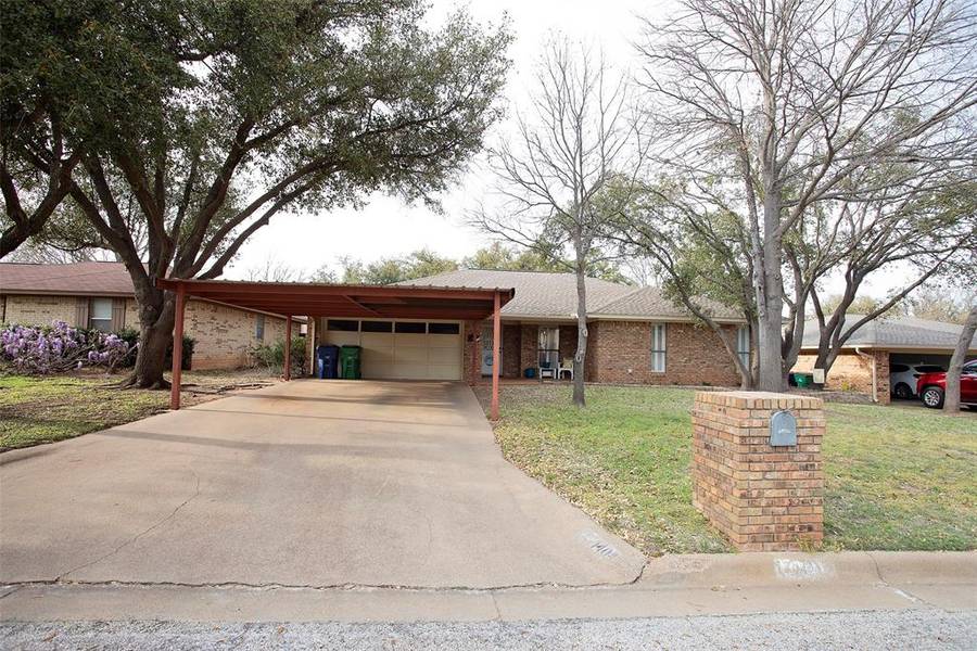 1404 Green Street, Graham, TX 76450