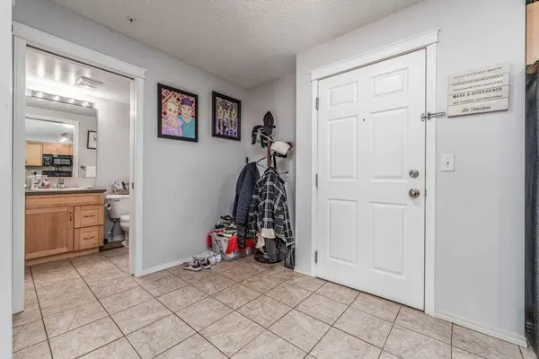 70 Panamount DR NW #1103, Calgary, AB T3K5Z1