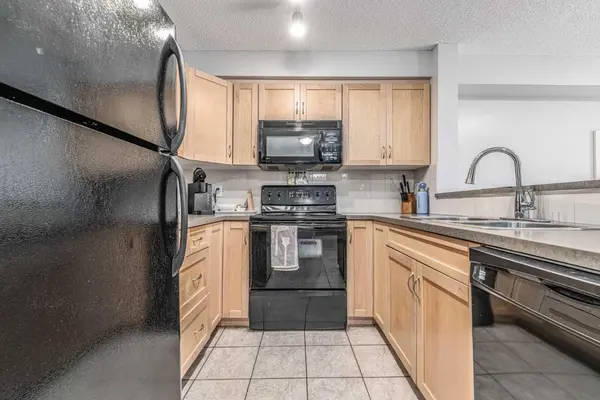 70 Panamount DR NW #1103, Calgary, AB T3K5Z1