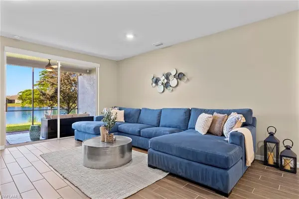 14644 Edgewater CIR, Naples, FL 34114